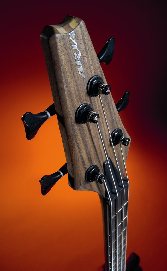 Aria SB-1000JT Gotoh tuners are one of the few differences from the original SB-1000